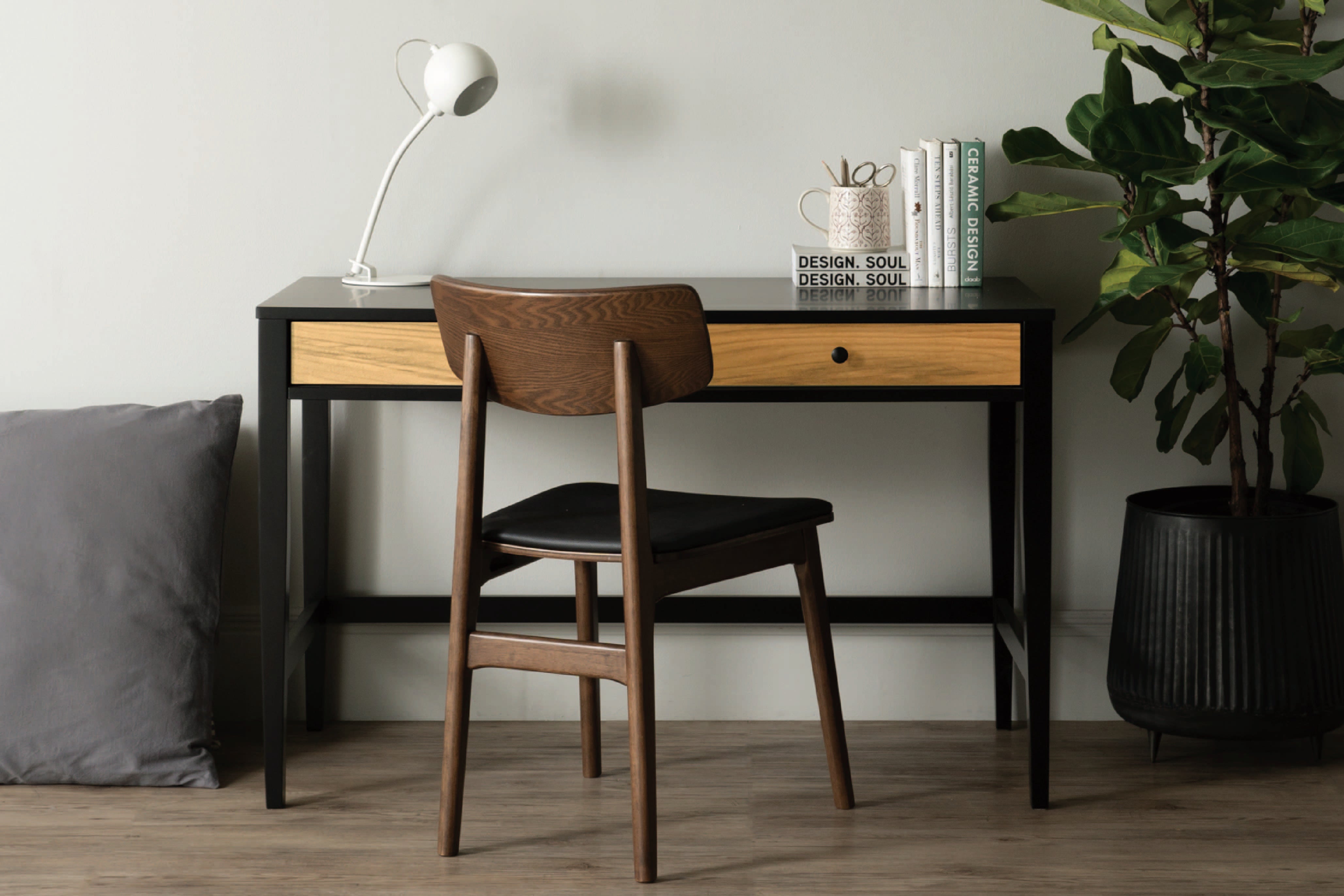 馬來西亞原裝進口實木傢俬 - LU系列 - CONALL書桌