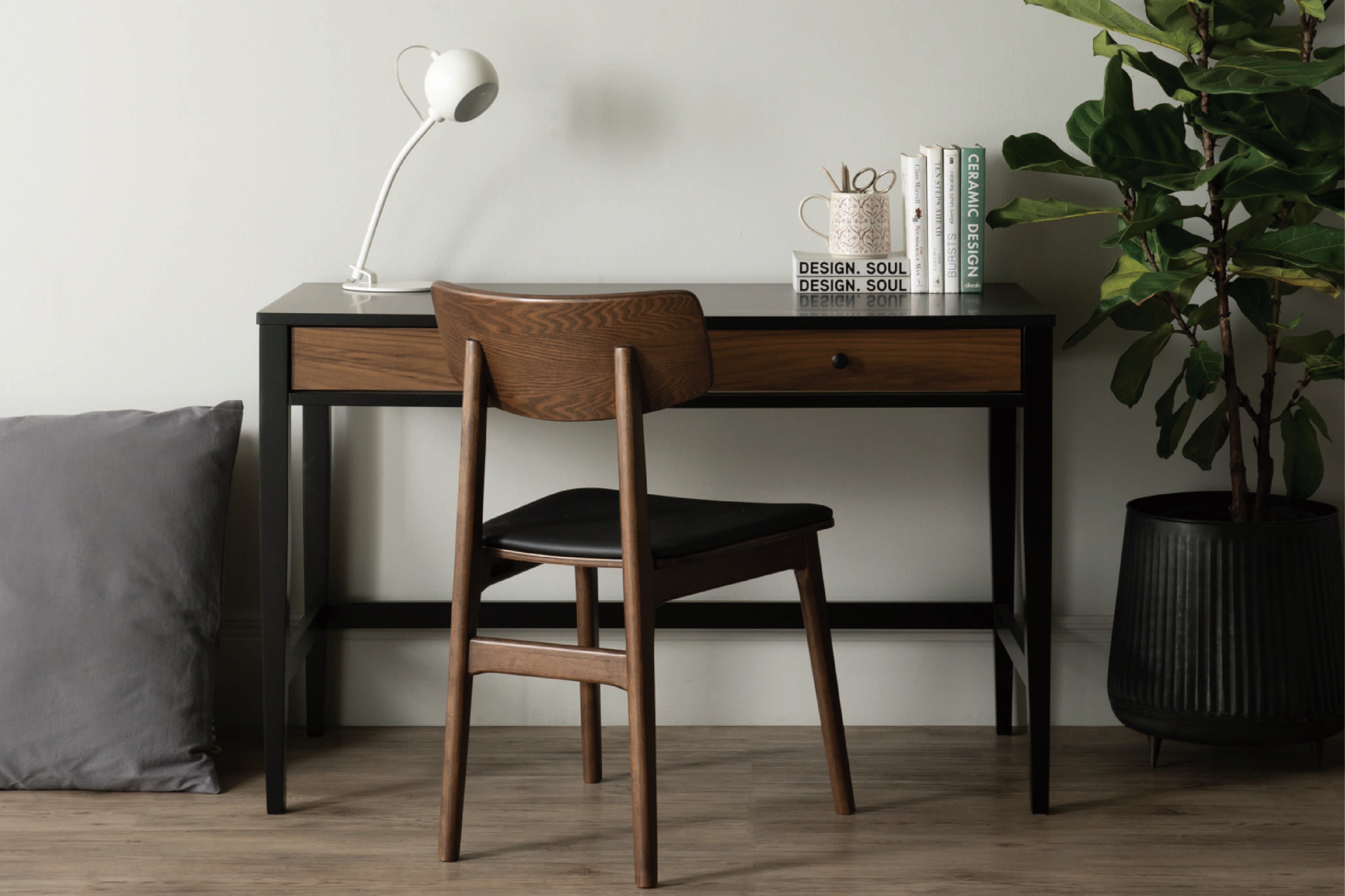 馬來西亞原裝進口實木傢俬 - LU系列 - CONALL書桌