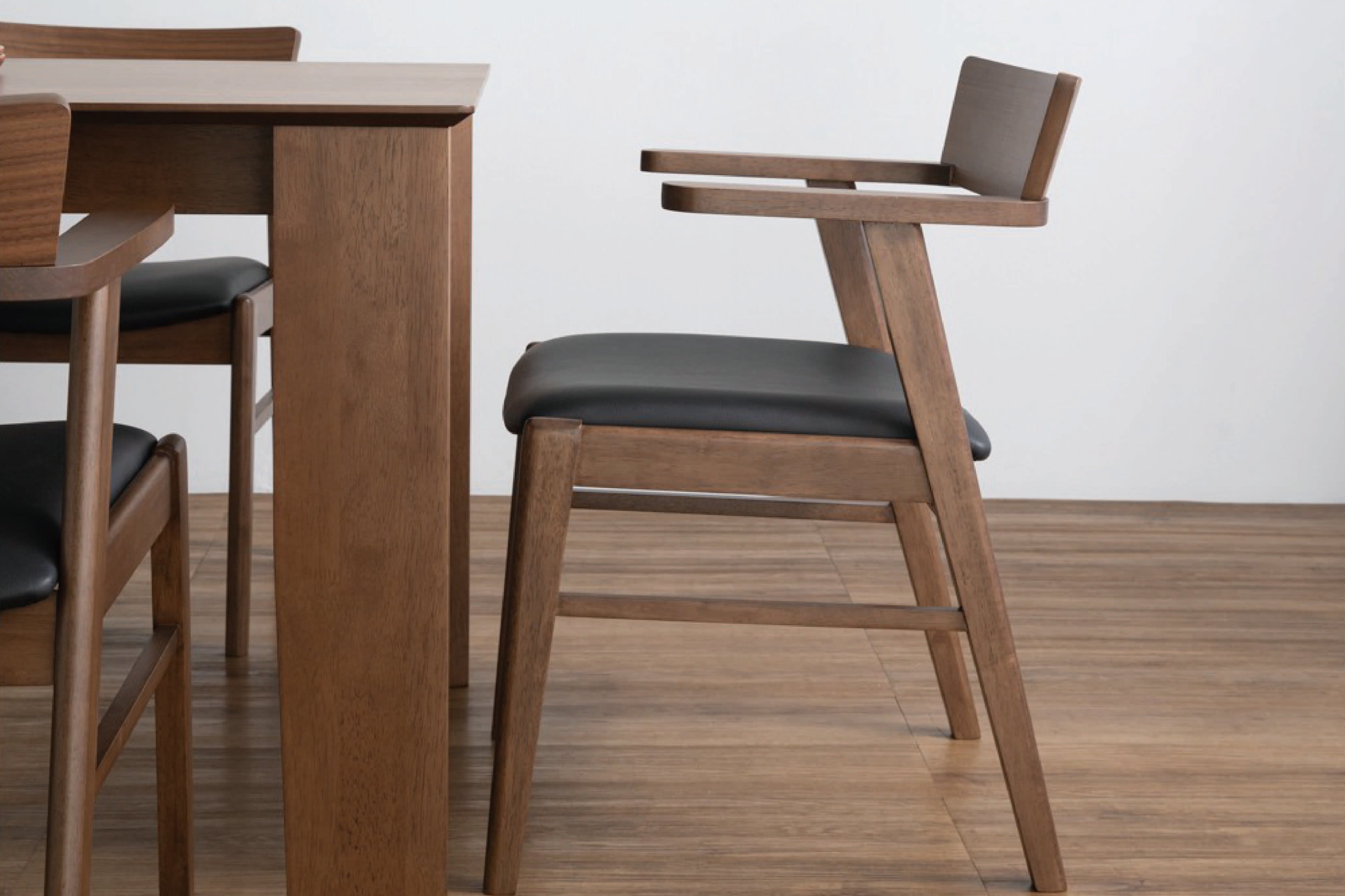 馬來西亞原裝進口實木傢俬 - NZ系列 - NICO餐槣