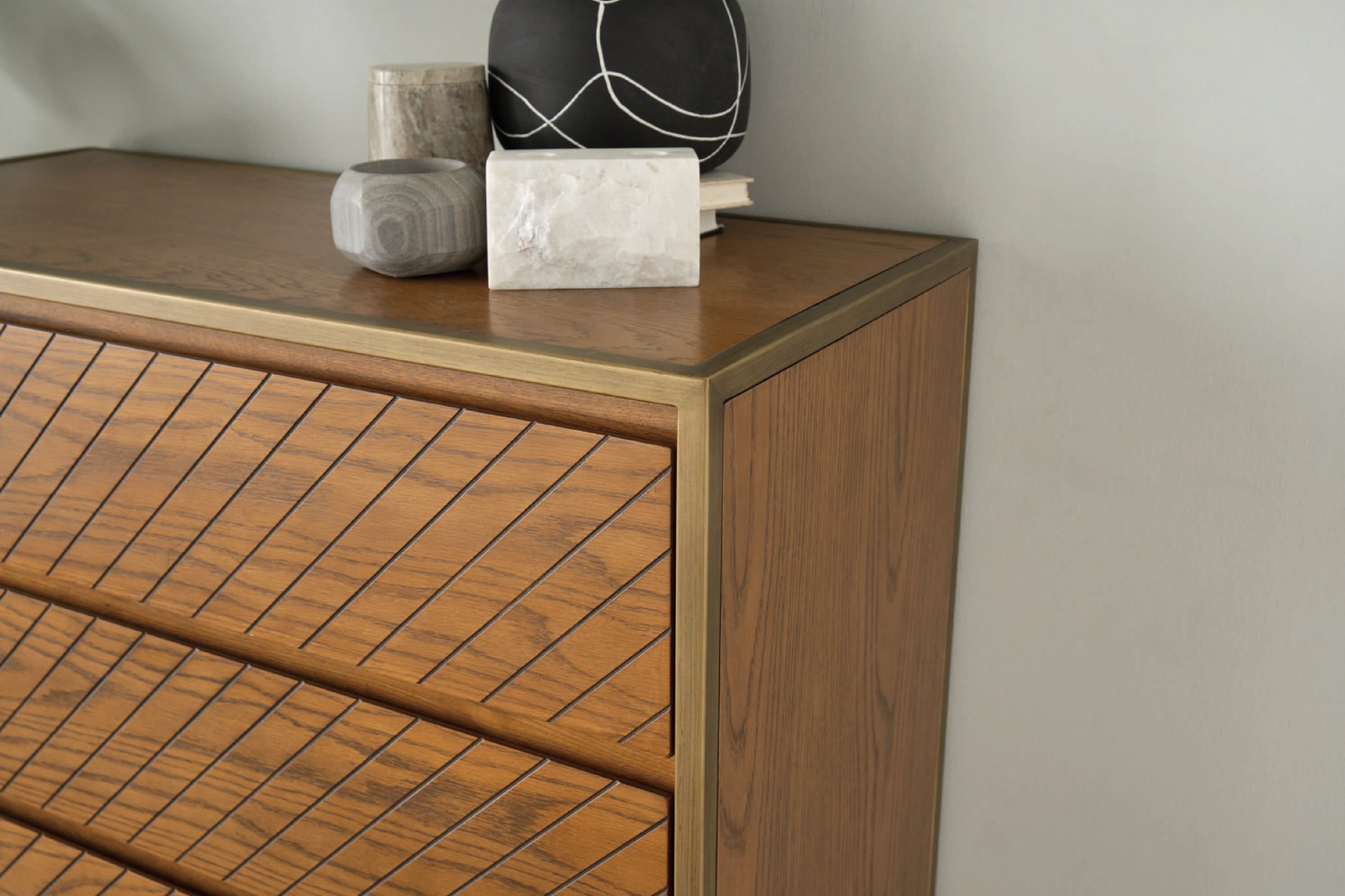 馬來西亞原裝進口實木傢俬 - F系列 - Milton米爾頓高身邊櫃