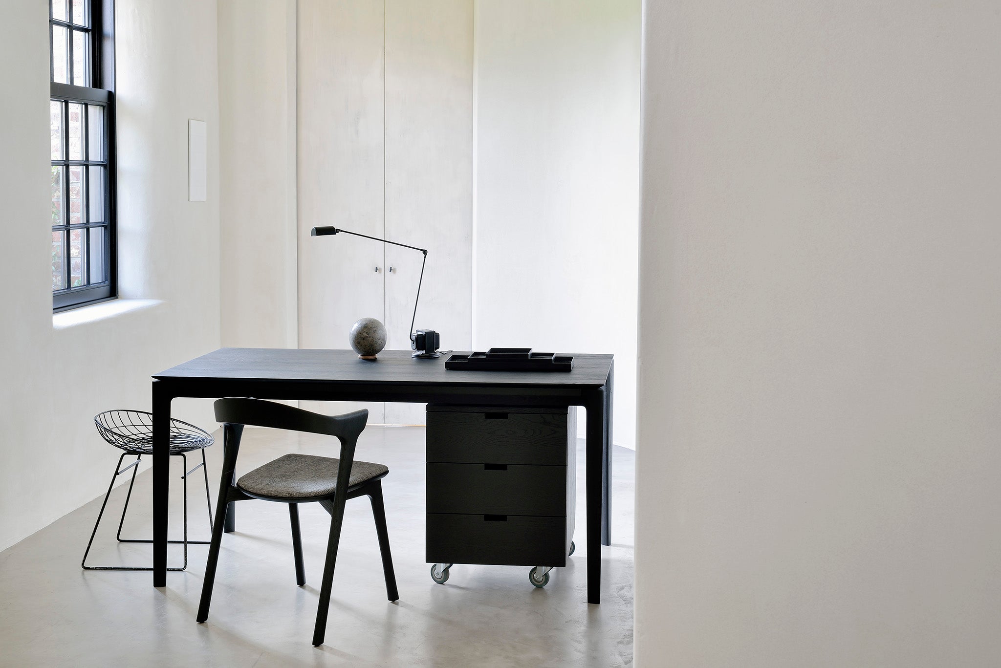 比利時原裝進口實木傢俬 - 餐桌系列 - Arc系列黑色橡木餐桌