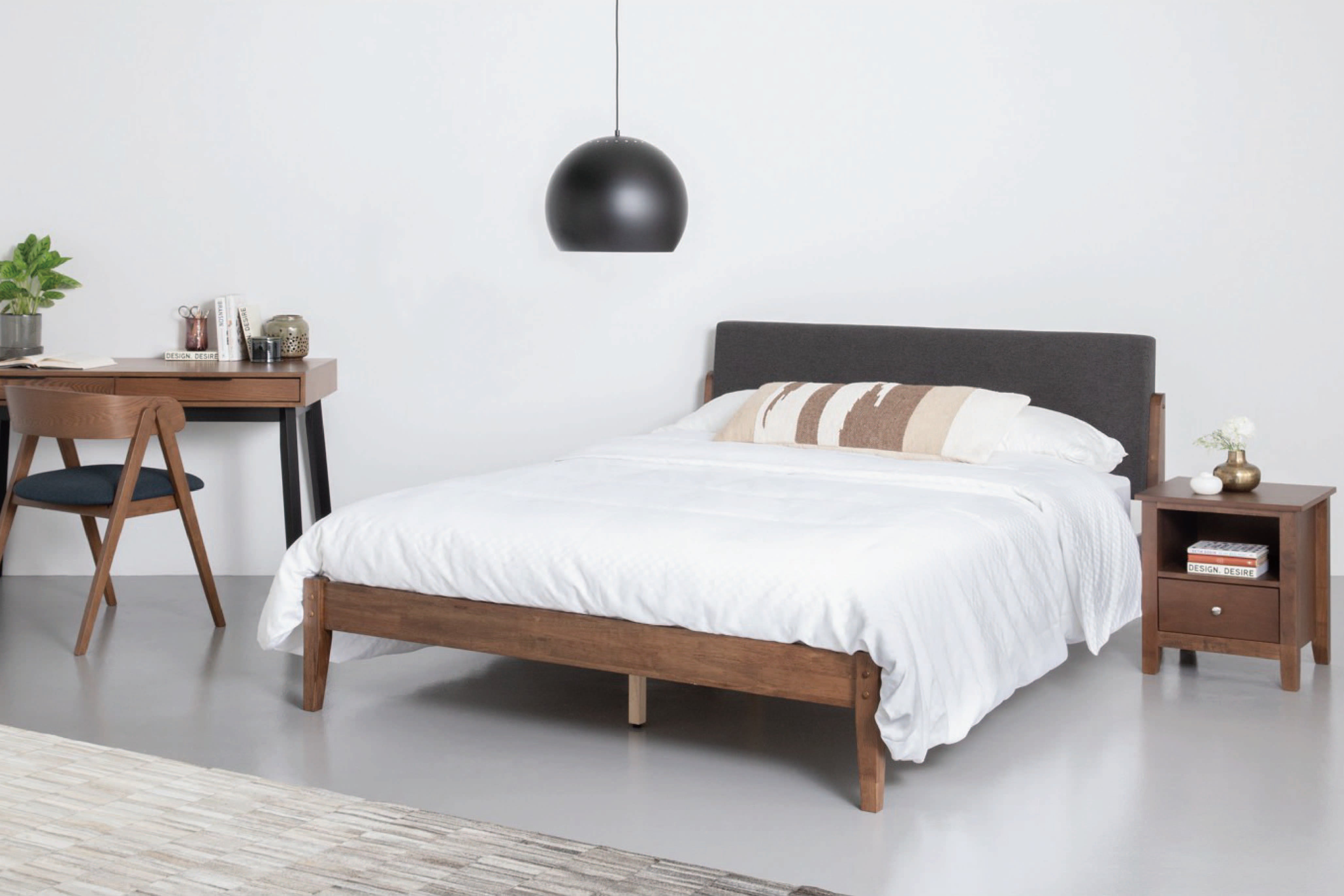 馬來西亞原裝進口實木傢俬 - NZ系列 - TUCKER雙人床架